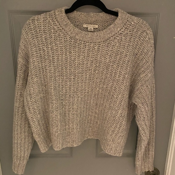 3 for $40
American Eagle cropped sweater size S - Picture 2 of 3